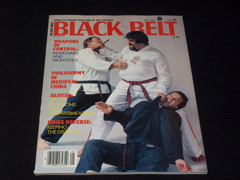 1982 MAY BLACK BELT MAGAZINE - NUNCHUCKS & NIGHTSTICKS FRONT COVER - E 7806