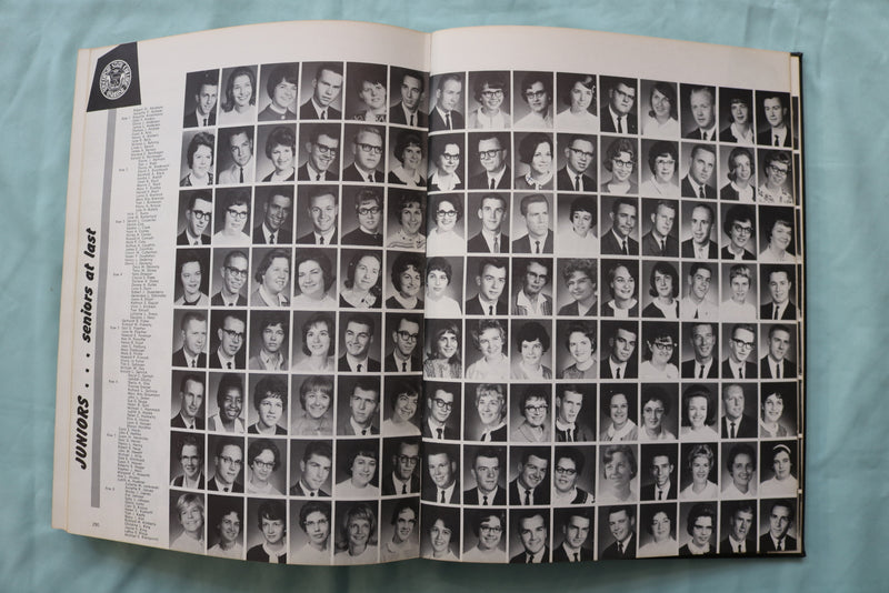 1964 QUIVER WISCONSIN STATE UNIVERSITY YEARBOOK - OSHKOSH, WISCONSIN - YB 3574