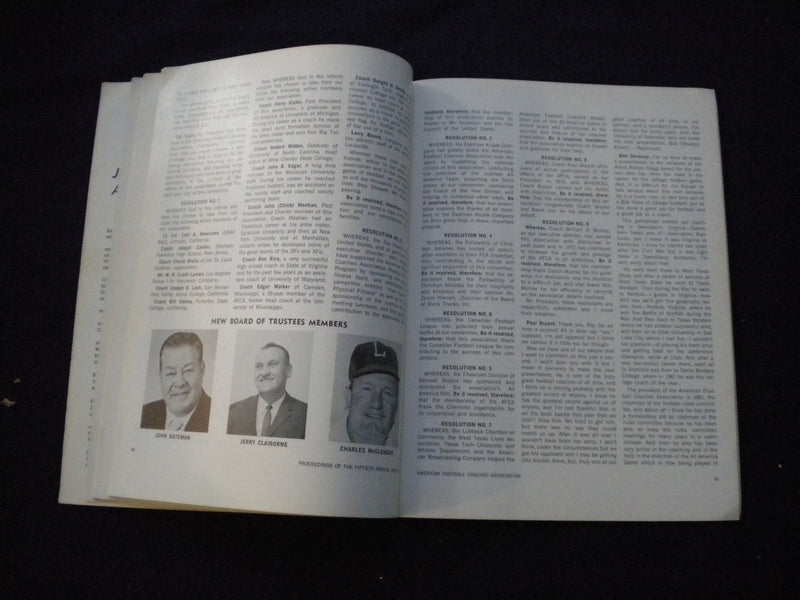 1973 AMERICAN FOOTBALL COACHES ASSOCATION MAGAZINE - 50TH ANNUAL MTG - SP 3625R