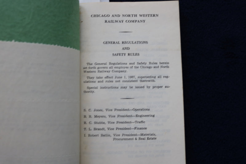 1967 JUNE CHICAGO AND NORTH WESTERN RAILWAY SAFETY RULES - SOFTCOVER - K 1472