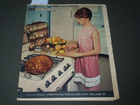 1965 OCT 17 SUNDAY NEW YORK NEWS COLOROTO MAGAZINE - CAROL BURNETT - J 2976