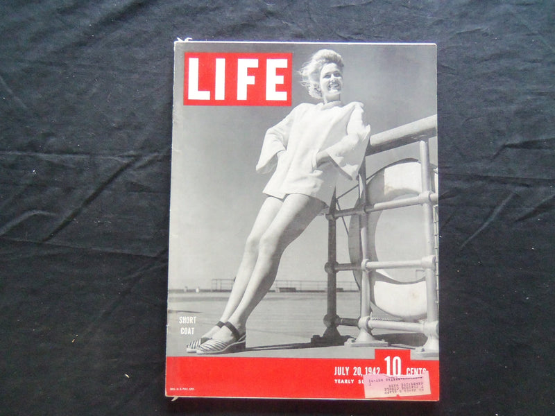 1942 JULY 20 LIFE MAGAZINE - SHORT COAT IN FASHION - L 296