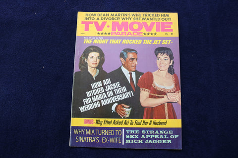 1970 APRIL TV MOVIE PARADE MAGAZINE - JACKIE ONASSIS COVER - E 12859