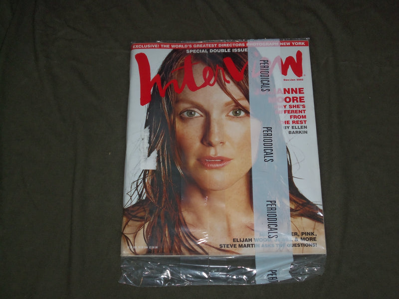 2001 DECEMBER / 2002 JANUARY INTERVIEW MAGAZINE - JULIANNE MOORE COVER - B 4451