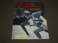 1961 FEBRUARY 6 SPORTS ILLUSTRATED MAGAZINE - INDOOR TRACK - SP 8998
