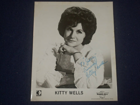 KITTY WELLS AUTOGRAPHED PHOTOGRAPH - J 6028