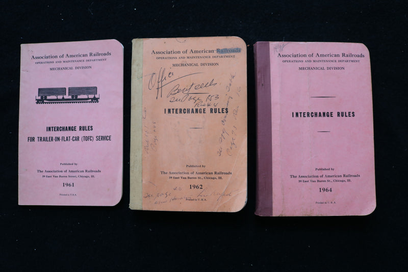 1933-1969 ASSOCIATION OF AMERICAN RAILROADS RULE BOOKS - LOT OF 18 - O 3673
