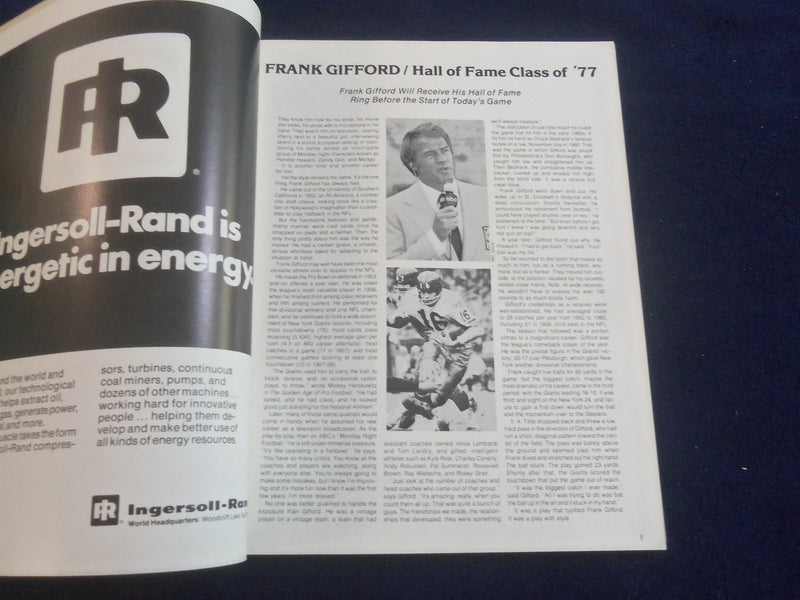 1977 SEPTEMBER 18 PRO MAGAZINE - NY GIANTS VS. WASHINGTON REDSKINS - SP 4714R