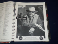 1993 THE OFFICIAL COUNTRY MUSIC DIRECTORY - TRAVIS TRITT COVER- PHOTOS - J 1983