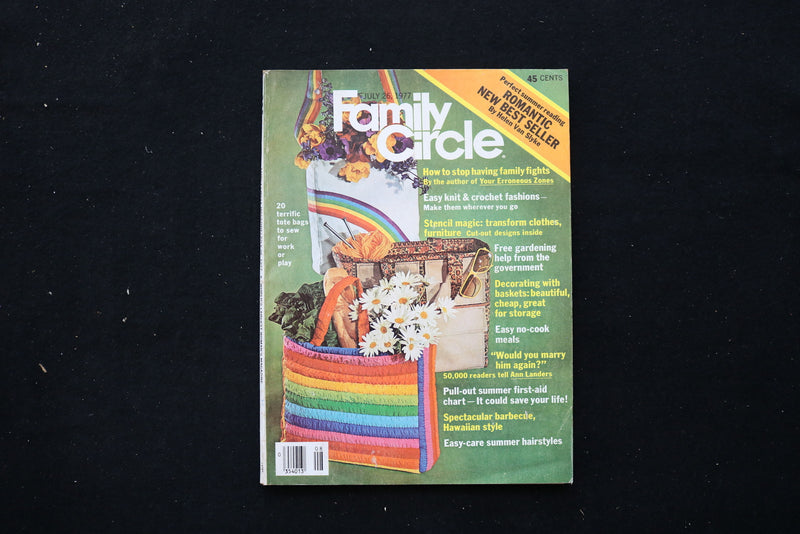 1977 JULY 26 FAMILY CIRCLE MAGAZINE - TOTE BAGS COVER - E 10508