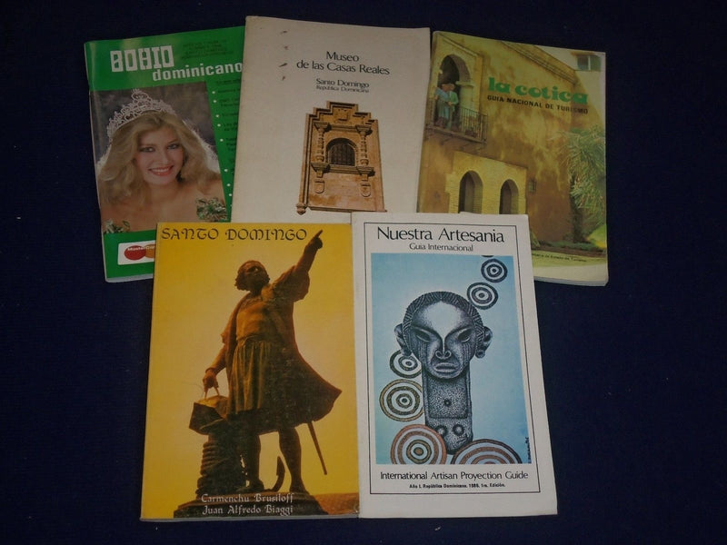 SPANISH GUIDE BOOKS LOT OF 29 - SOFTCOVER - GREAT PHOTOS - KD 2020