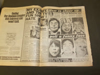 1978 FEBRUARY 19 SUNDAY PEOPLE NEWSPAPER - GRANDMA AND HER GROOM, 21 - NP 3376