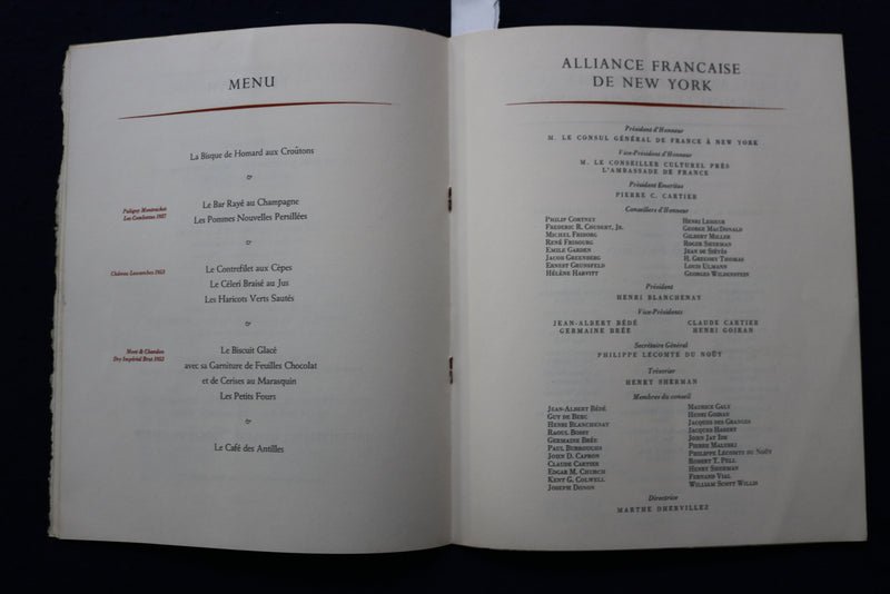 1960 APRIL 26 GENERAL CHARLES DE GAULLE DINNER PROGRAM SOFTCOVER BOOK - K 904