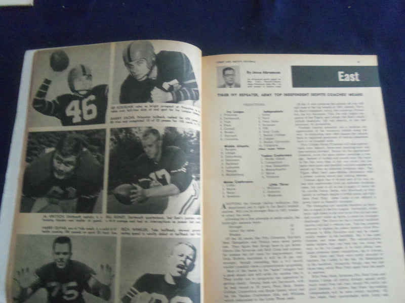 1958 STREET AND SMITH'S FOOTBALL MAGAZINE - BOB WHITE OF OHIO STATE - ST 659Y