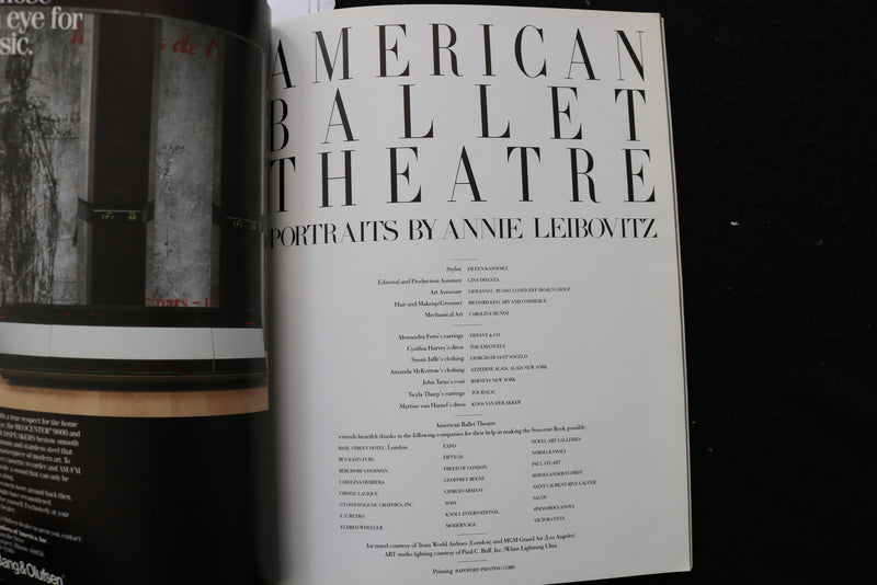1989 AMERICAN BALLET THEATRE SOFTCOVER BOOK - PORTAITS BY ANNIE LEBOVITZ- K 2314