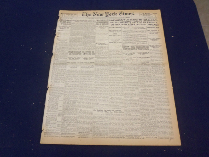 1919 MAY 25 NEW YORK TIMES - PETROGRAD AFIRE AS FALL IMPENDS - NT 9258