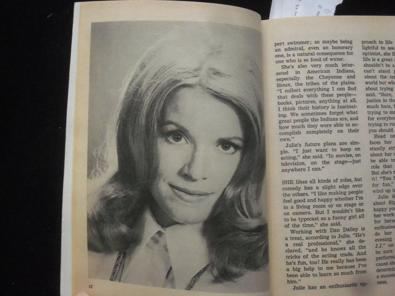 1970 JULY YOUNG MISS MAGAZINE - JULIE SOMMARS COVER - J 9954