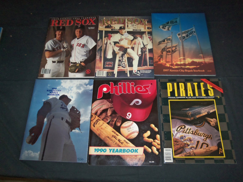 1980'S-1990'S ASSORTED MLB YEARBOOKS & SCORECARDS - LOT OF 15 - O 2814F
