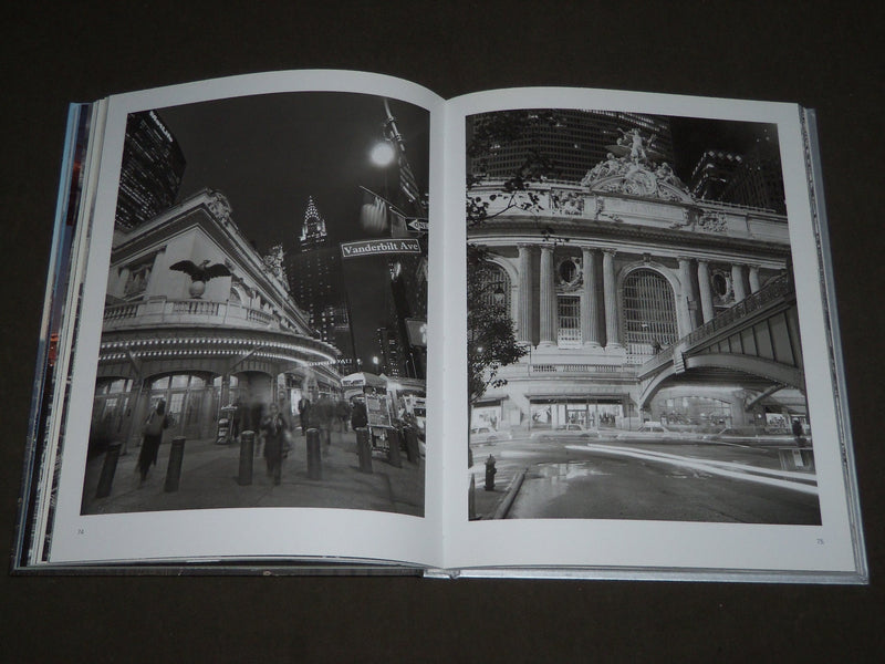 2011 ICONIC NEW YORK BOOK BY CHRISTOPHER BLISS - GREAT PHOTOS - D 119