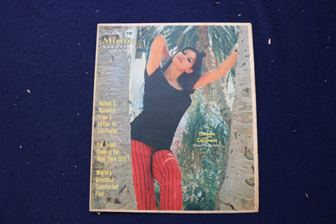 1963 AUG 25 NEW YORK MIRROR MAGAZINE - LIZ TAYLOR ARTICLE AND PHOTO - E 23056