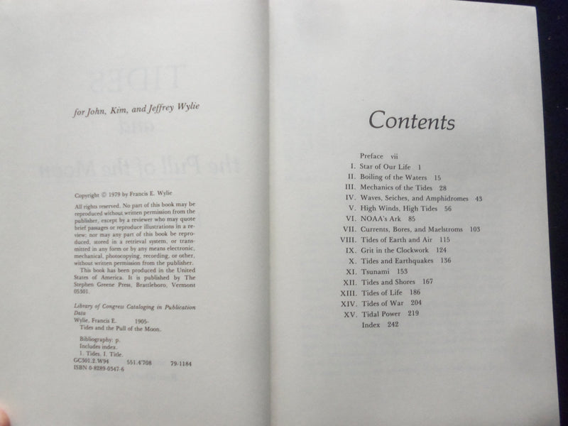 1979 TIDES AND THE PULL OF THE MOON HARDCOVER BOOK BY FRANCIS E. WYLIE - KD 8398