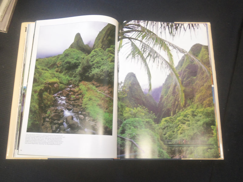 1987 HAWAII HARDCOVER BOOK BY BILL HARRIS - R 735J
