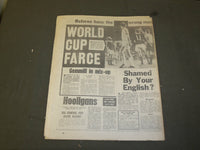1976 OCTOBER 31 SUNDAY MIRROR NEWSPAPER - STAMPEDE AT SHOWBIZ STABLES - NP 3373