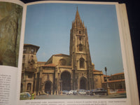 1983 CATEDRALES DE ESPANA SPANISH BOOK BY PEDRO NAVASCUES PALACIO - KD 1982