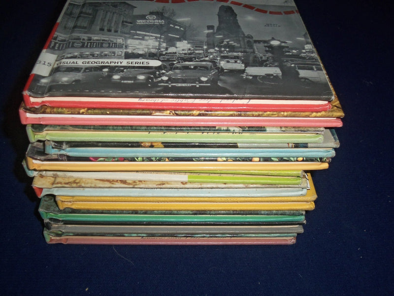 IN PICTURES VISUAL GEOGRAPHY SERIES BOOK LOT OF 11 - GREAT PHOTOS - KD 2418