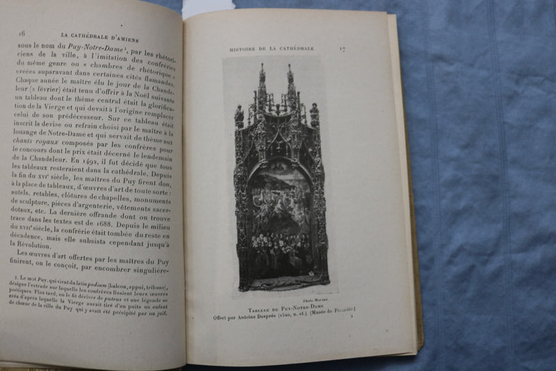 1926 LA CATHEDRALE D'AMIENS BY AMEDEE BOINET - SOFTCOVER BOOK - K 3197