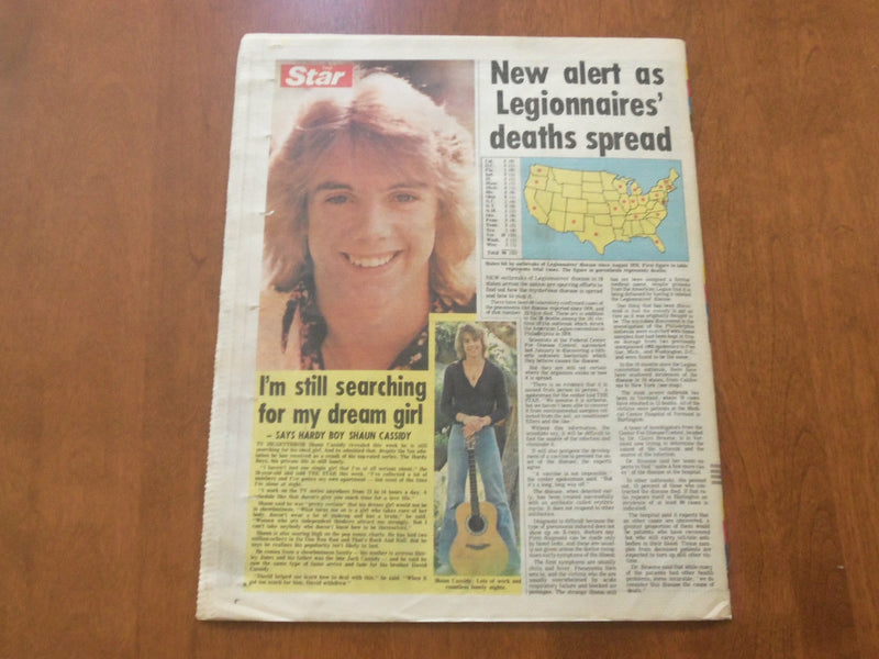 1977 OCTOBER 25 THE STAR NEWSPAPER - ELVIS PRESLEY FAMILY ALBUM - NP 4695