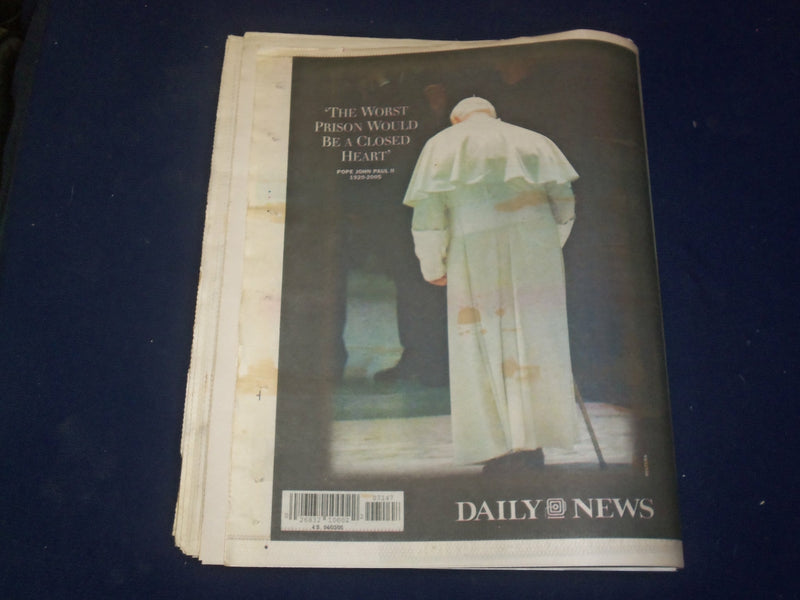 2005 APRIL 3 NEW YORK DAILY NEWS NEWSPAPER - POPE JOHN PAUL II DIED - NP 4195