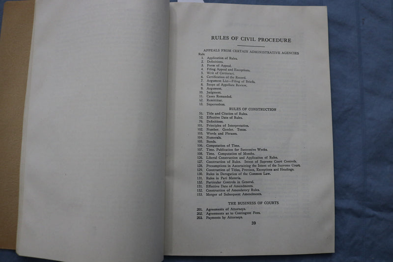 1946 PENNSYLVANIA VERTERANS' MANUAL SOFTCOVER BOOK - K 323