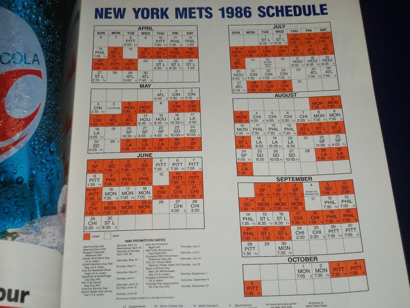 1986 NEW YORK METS OFFICIAL TEAM YEARBOOK REVISED ED. - 25TH ANNIVERSARY - J 398