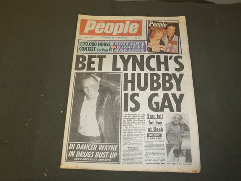 1989 APRIL 2 THE PEOPLE NEWSPAPER - BET LYNCH'S HUBBY IS GAY - NP 3374