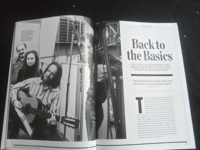 2021 MUSIC SPOTLIGHT COLLECTOR'S EDITION MAGAZINE - WILLIE NELSON - B 4077B