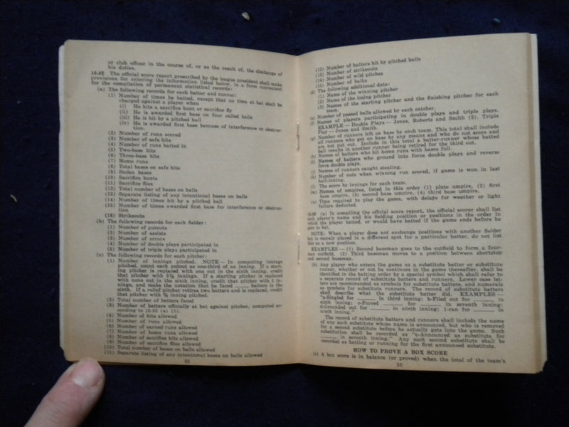 1973 SPALDING BASEBALL RULES PLAYING AND SCORING BOOKLET - J 8309
