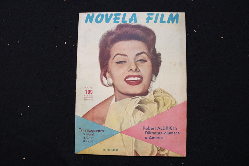 1957 MAY 15 NOVELA FILM MAGAZINE - SOPHIA LOREN-ROCK HUDSON COVER - E 26364