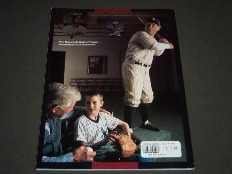 1993 NATIONAL BASEBALL HALL OF FAME YEARBOOK - REGGIE JACKSON INDUCTED- J 2589