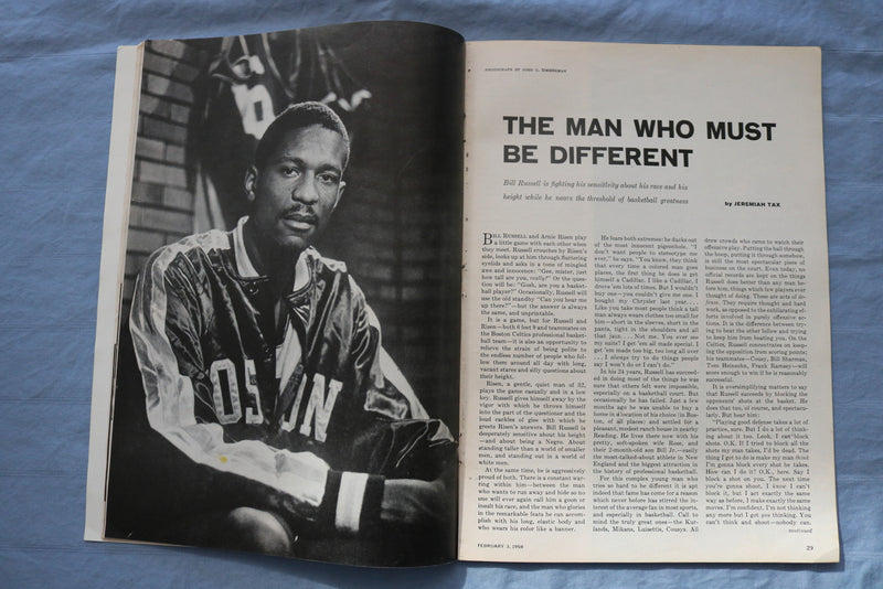 1958 FEBRUARY 3 SPORTS ILLUSTRATED MAGAZINE - BILL RUSSELL ARTICLE - ST 5505A