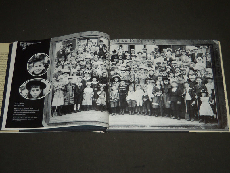 1976 THE CAMERA OF MY FAMILY BOOK BY CATHERINE HANF NOREN - KD 3779