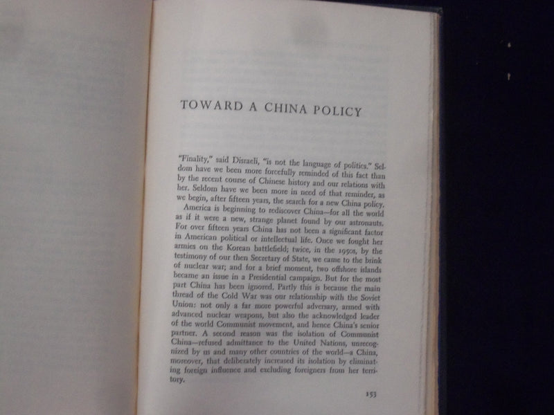 1967 TO SEEK A NEWER WORLD HARDCOVER BOOK BY ROBERT F. KENNEDY - KD 8677