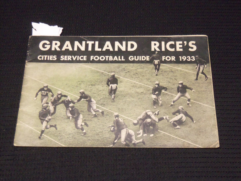 1933 GRANTLAND RICE'S CITIES SERVICE FOOTBALL GUIDE - SOFTCOVER - K 641
