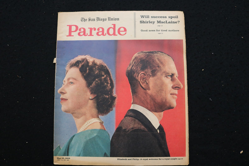 1959 MAY 10 PARADE MAGAZINE - QUEEN ELIZABETH & PHILIP COVER - E 25658