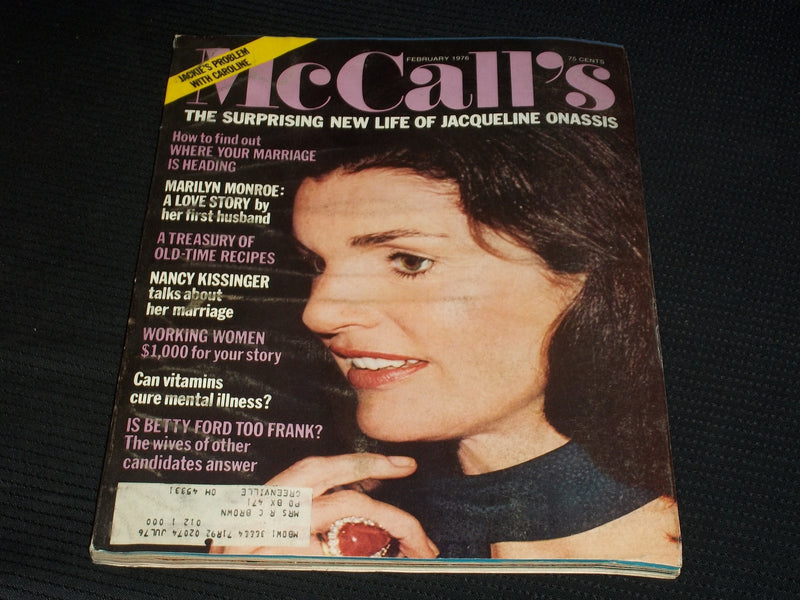 1976 FEBRUARY MCCALL'S MAGAZINE - JACQUELINE ONASSIS FRONT COVER - E 766