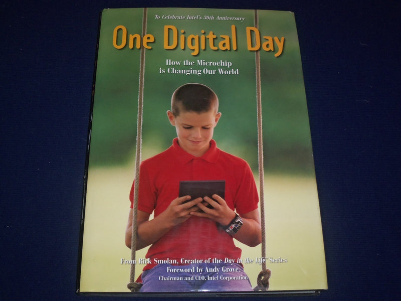 1998 ONE DIGITAL DAY BOOK BY RICK SMOLAN - GREAT PLATES - 223 PAGES - KD 2735