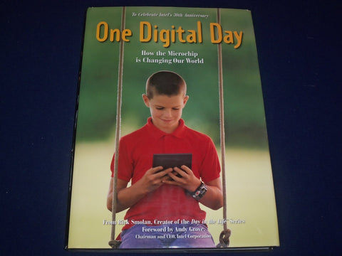 1998 ONE DIGITAL DAY BOOK BY RICK SMOLAN - GREAT PLATES - 223 PAGES - KD 2735