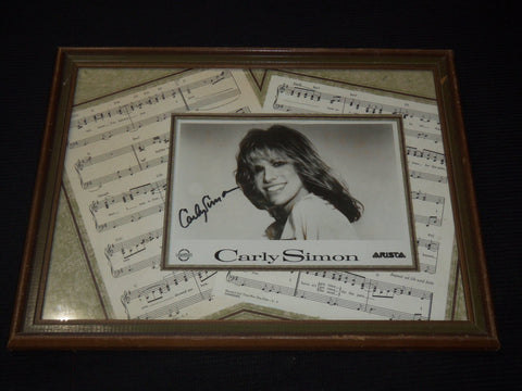 CARLY SIMON AUTOGRAPHED PHOTO - FRAMED - 17 1/2