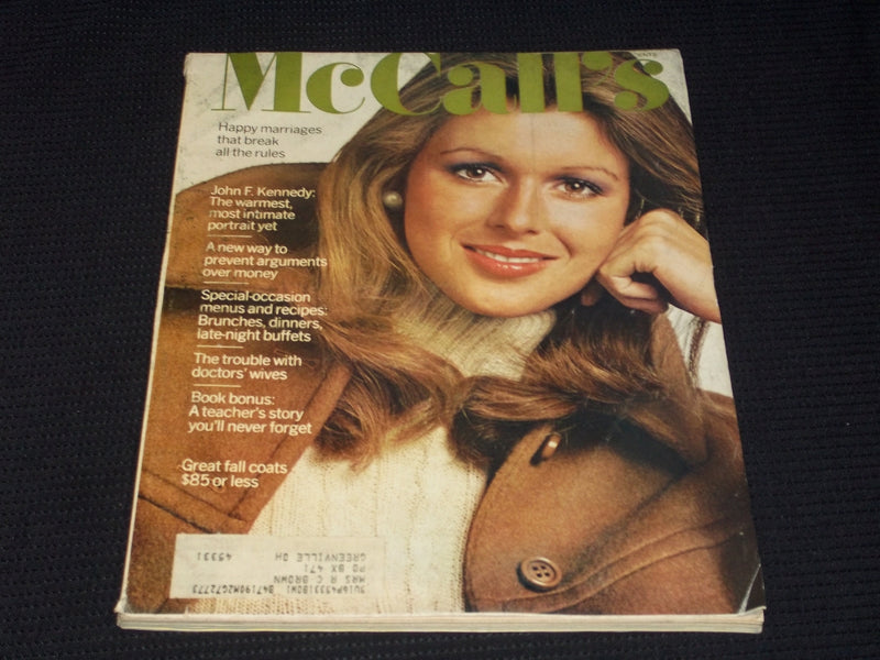1972 SEPTEMBER MCCALL'S MAGAZINE - NICE FASHION FRONT COVER - E 2187