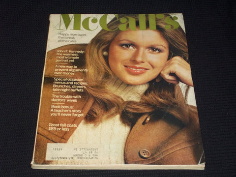 1972 SEPTEMBER MCCALL'S MAGAZINE - NICE FASHION FRONT COVER - E 2187